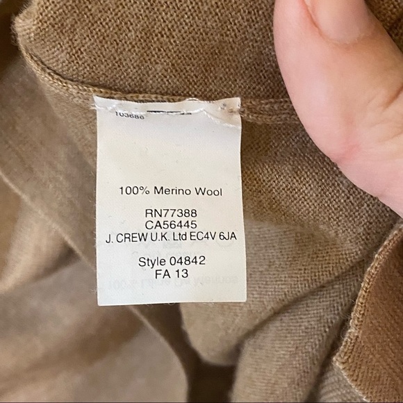 J Crew Merino Wool Caramel V-Neck Sweater Sz XS - Picture 5 of 9
